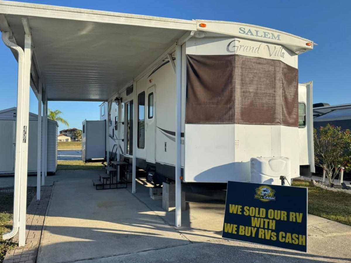Park model RV bought for cash in Kissimmee, Florida